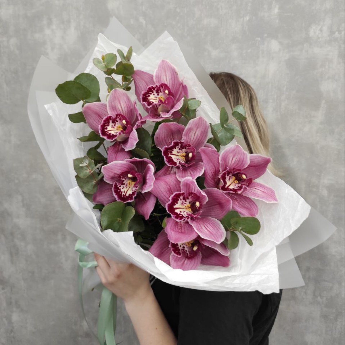 Букет из 7 орхидей